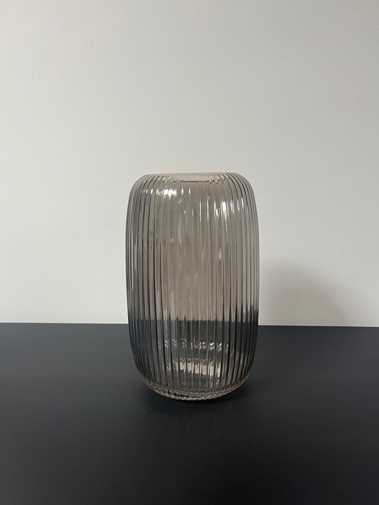 Ribbed vase size M