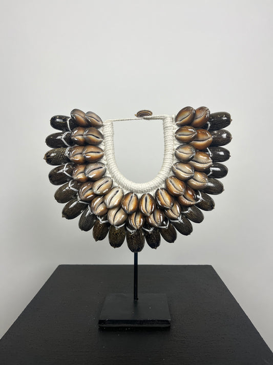 Schelpenkraag bruin